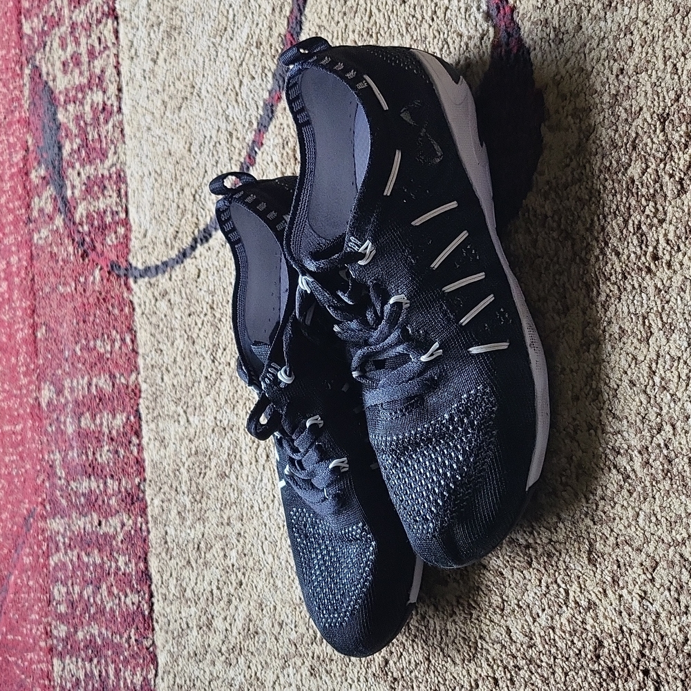 Black Nfinity Flyte Cheer shoes size 5